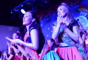 kostuemsitzung1 2025c